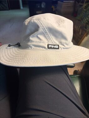 PING Men’s Light Beige Sun Bucket Hat